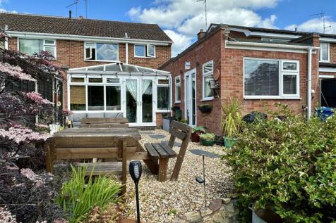 garden to house