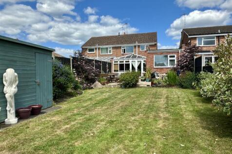 garden to house