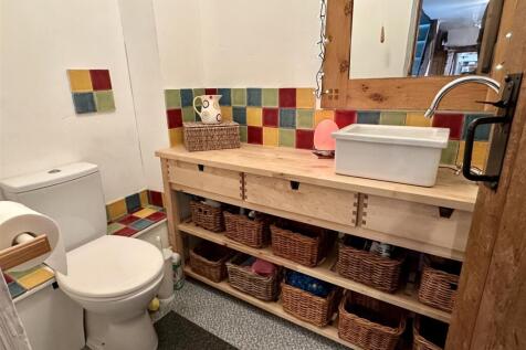 downstairs wc