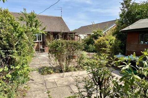 garden to house