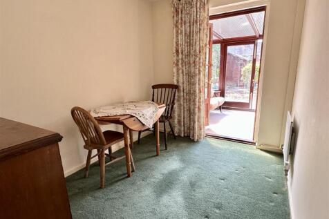 dining/bed 2
