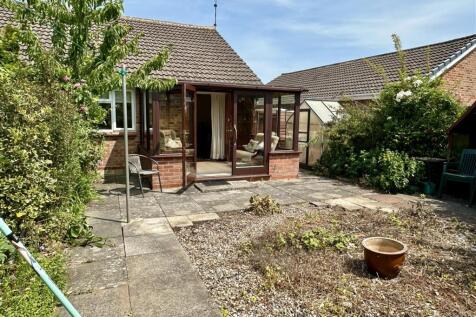 garden to house