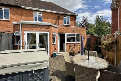 garden to house