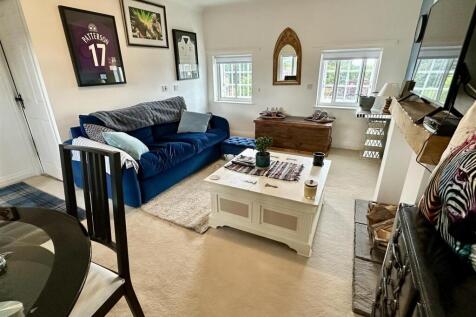 LIVING ROOM/DINING