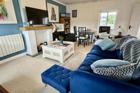 LIVING ROOM/DINING