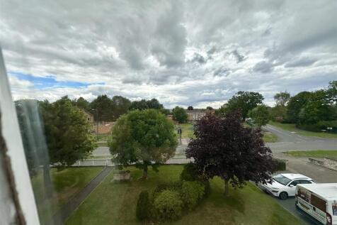 VIEW TO FRONT