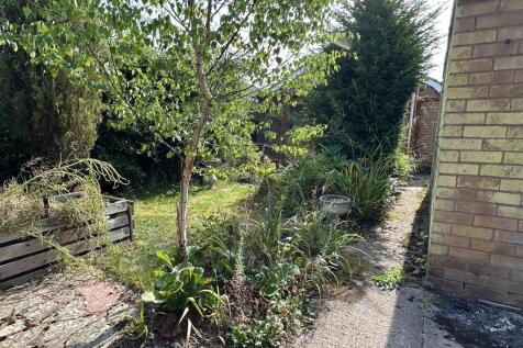rear garden to house