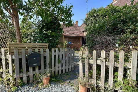 pedestrian side garden gate