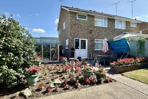 garden to house