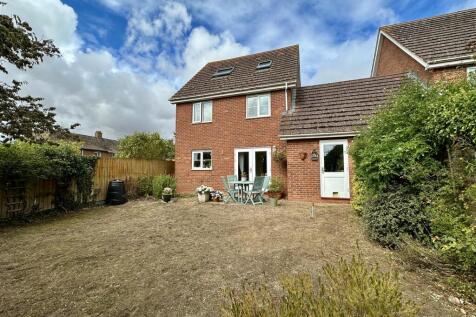 garden to house