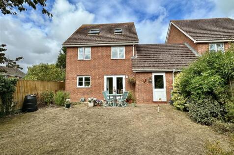 garden to house