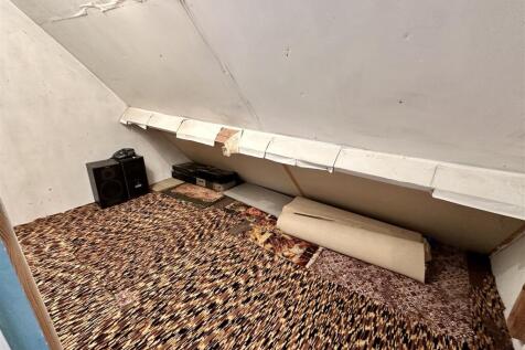 cupboard bedroom 1