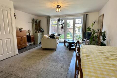 living room/dining