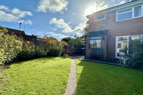 garden to house