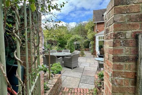 gate to rear garden