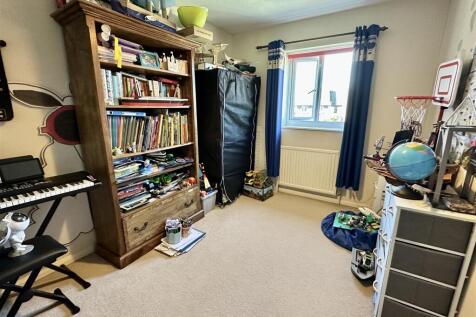 BEDROOM 2