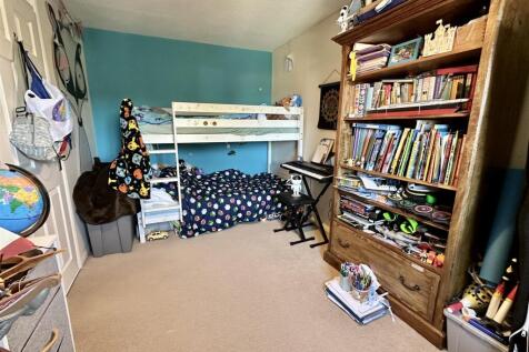 BEDROOM 2