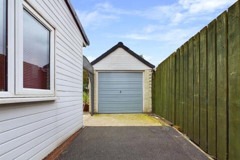 Driveway/Garage