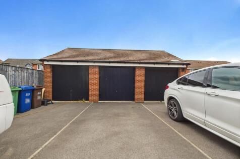 Garage (Middle One)