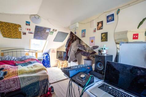 18713334 Bedroom(1).jpg