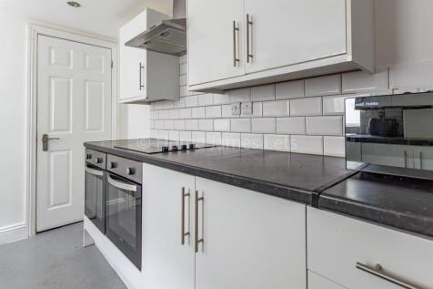 17897842-Kitchen2.jpg