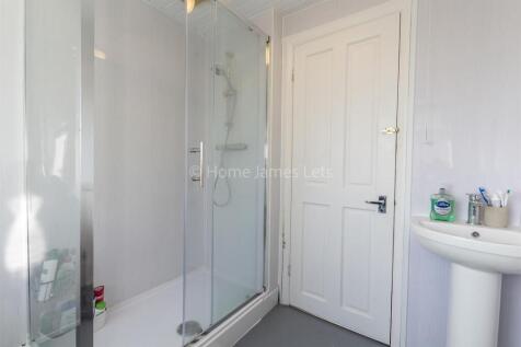 17899371 ShowerRoomN.jpg