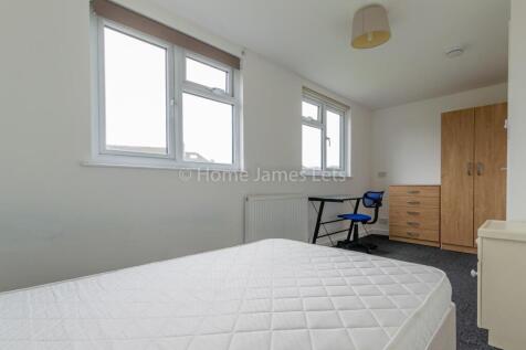 17927496 Bedroom (6a).jpg