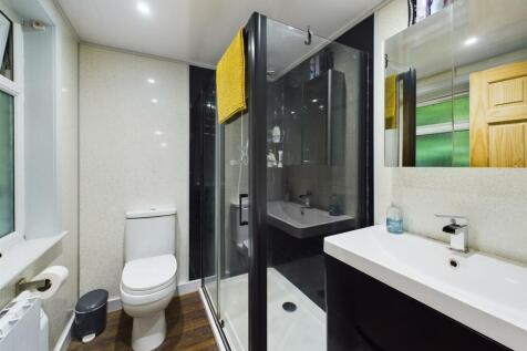 SHOWER ROOM 1