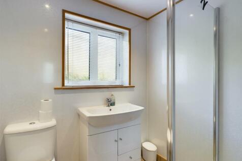 SHOWER ROOM 2
