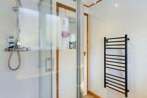 SHOWER ROOM 2