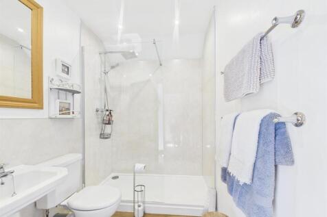 WILLOW COTTAGE SHOWER ROOM
