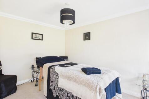 BEDROOM 5/TREATMENT ROOM