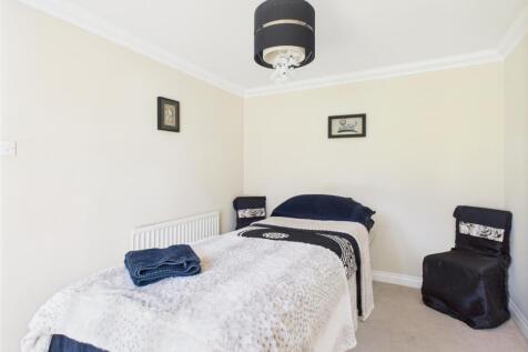 BEDROOM 5/TREATMENT ROOM