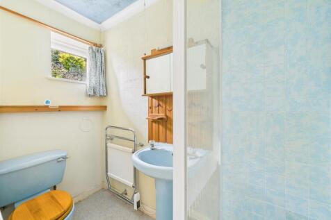 SHOWER ROOM 2