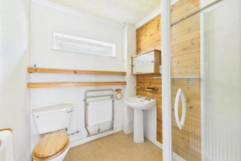 SHOWER ROOM 1