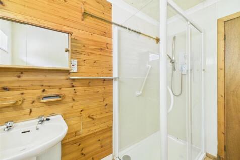 SHOWER ROOM 1