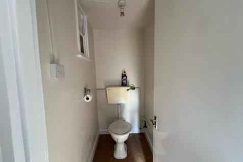 Cloakroom/wc