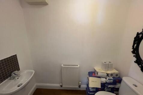 Cloakroom/wc
