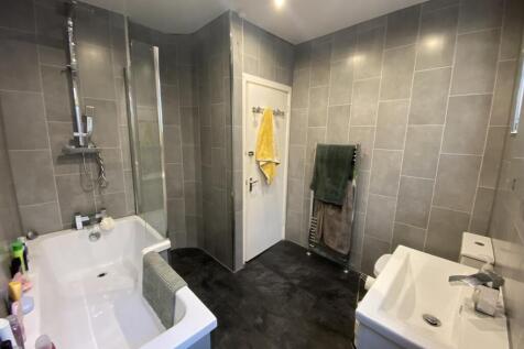 3aa.bathroom.jpg