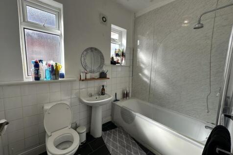 9aa.bathroom.JPG