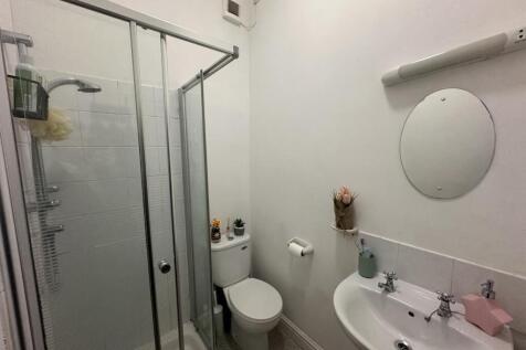 12ag.room2 ensuite.JPG
