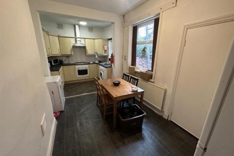 15br.kitchen.dining.JPG