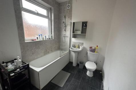 16br.bathroom.JPG