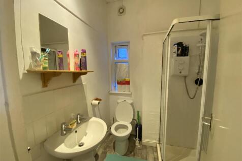 12ba.shower room.JPG