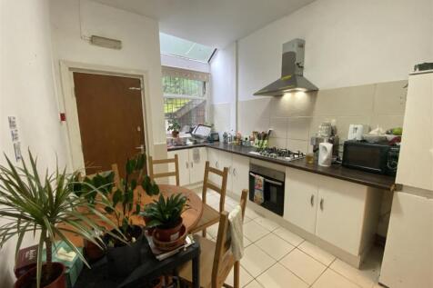 53bfr.dining kitchen.JPG