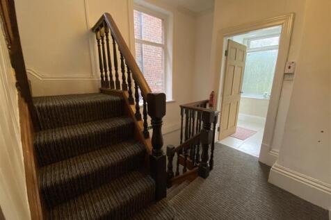 53bfr.1st floor hallway.JPG