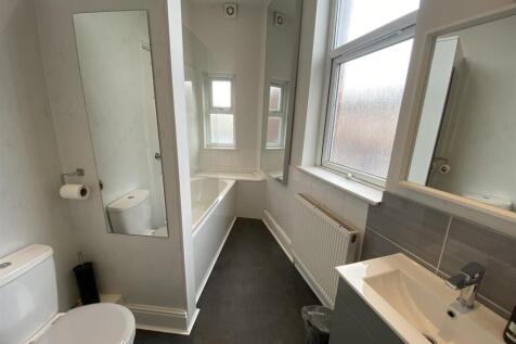 87aBL.bathroom.jpg