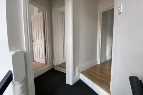 87aBL.Upstairs hallway.jpg
