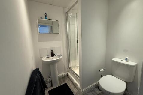 ensuite1.JPG