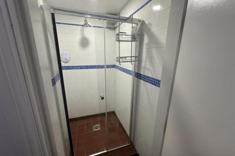 122dr.shower ds front.JPG